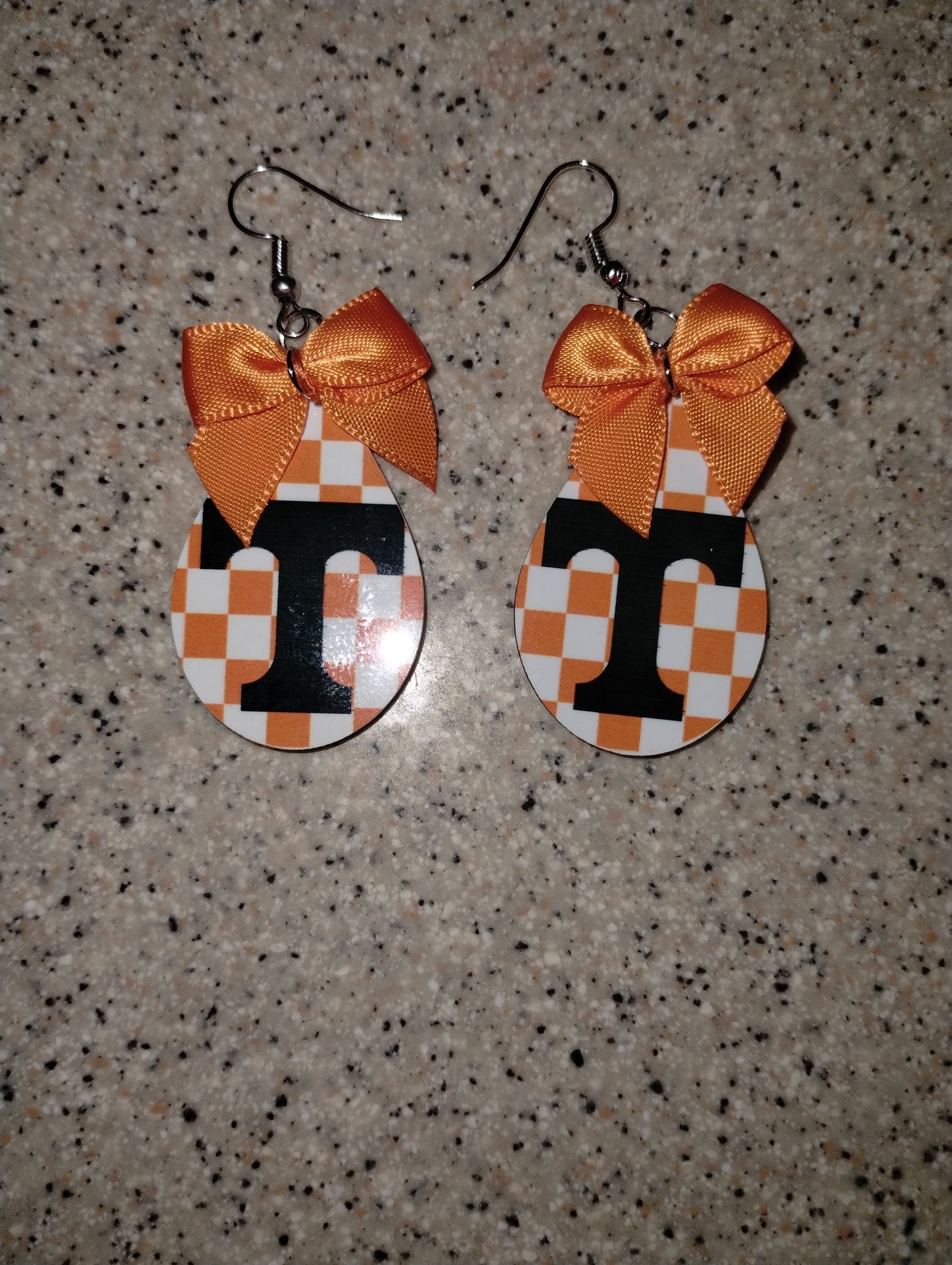 TN Vols power T earrings with bow